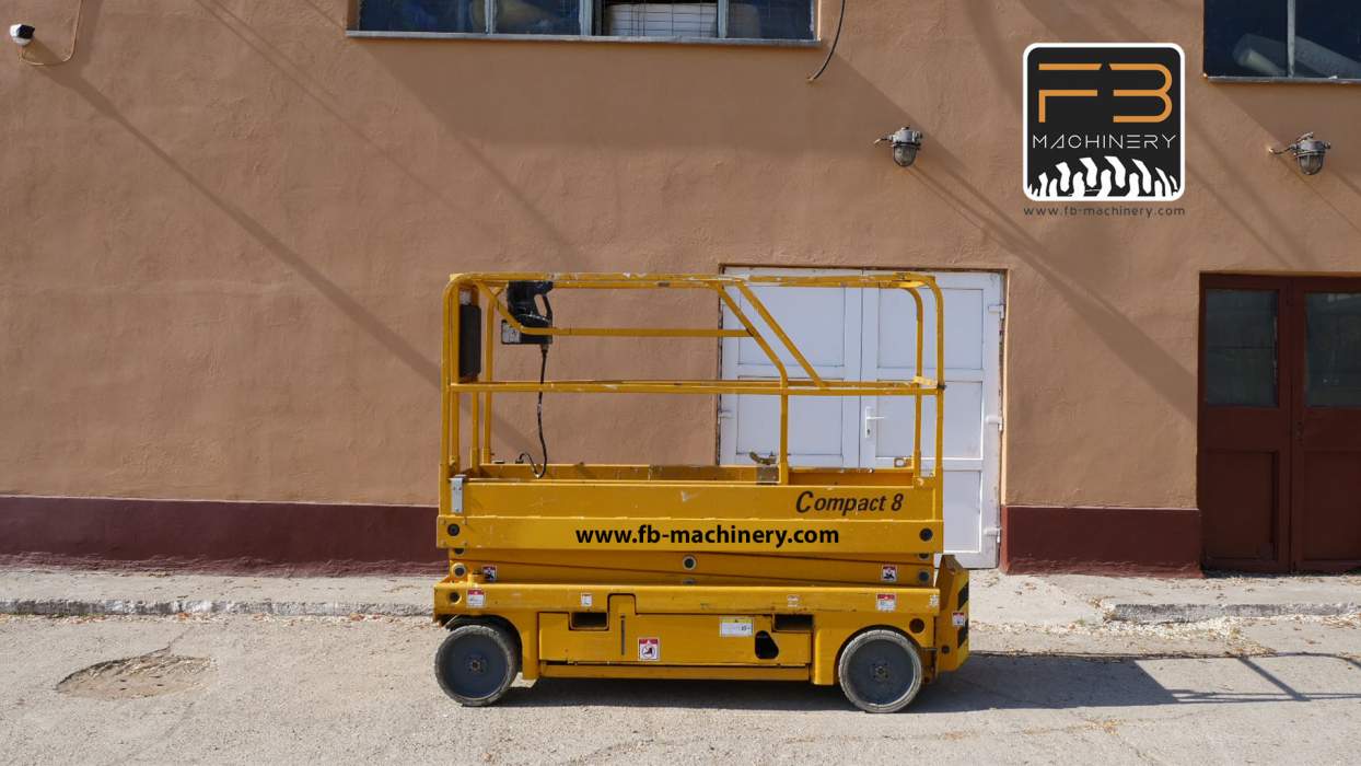 Haulotte Compact 8 - Second hand Electric Scissor Lift