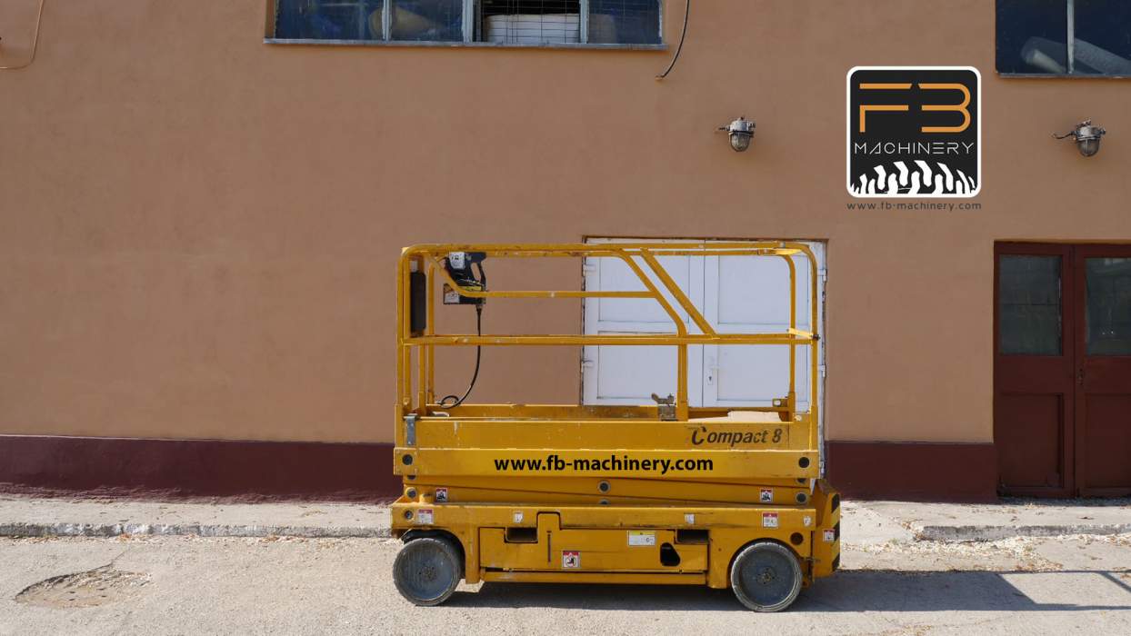 Haulotte Compact 8 - Second hand scissor lift